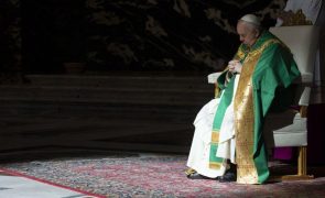 Papa expressa tristeza pelo assassinato do ex-primeiro-ministro japonês