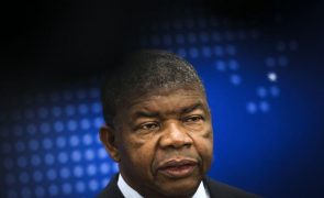 Óbito/Eduardo dos Santos: Presidente angolano apresenta condolências à família