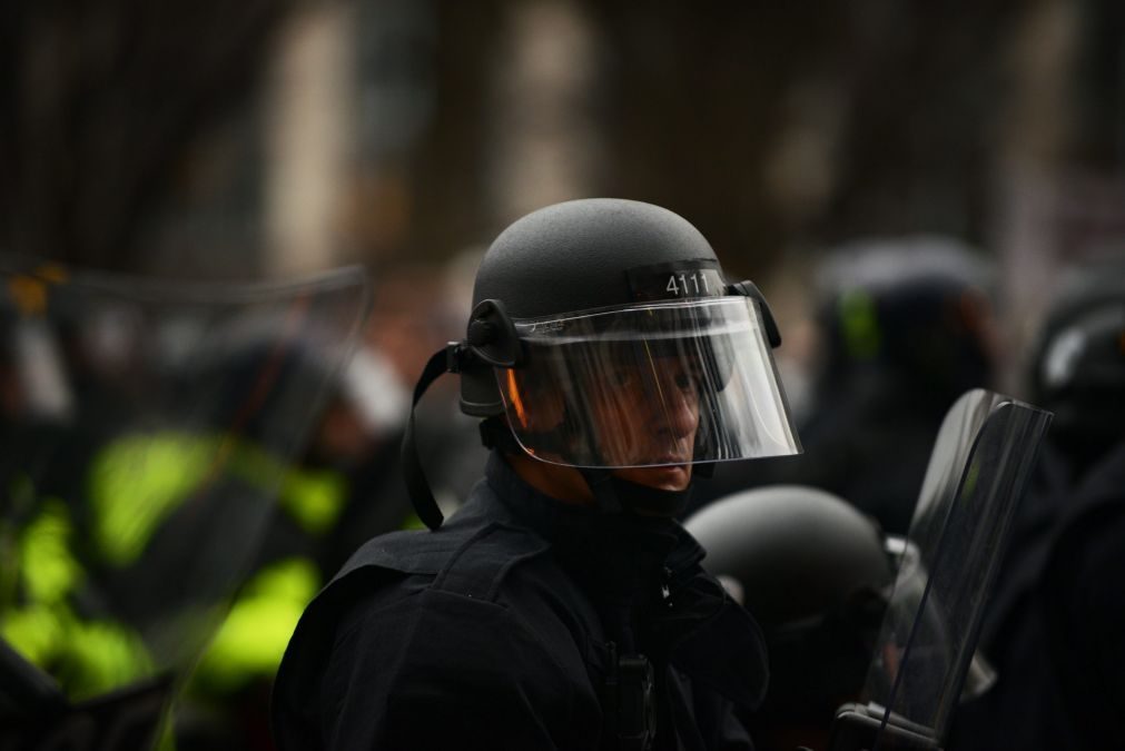Vários polícias feridos em confrontos com manifestantes