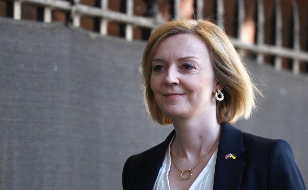 Chefe da diplomacia Liz Truss anuncia candidatura para suceder a Boris Johnson