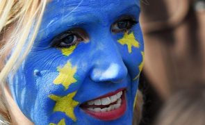 Total de população da UE baixa para 446,8 milhões devido à pandemia
