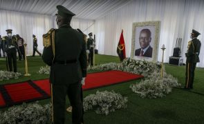 Corpo do antigo Presidente Eduardo dos Santos chega hoje a Luanda