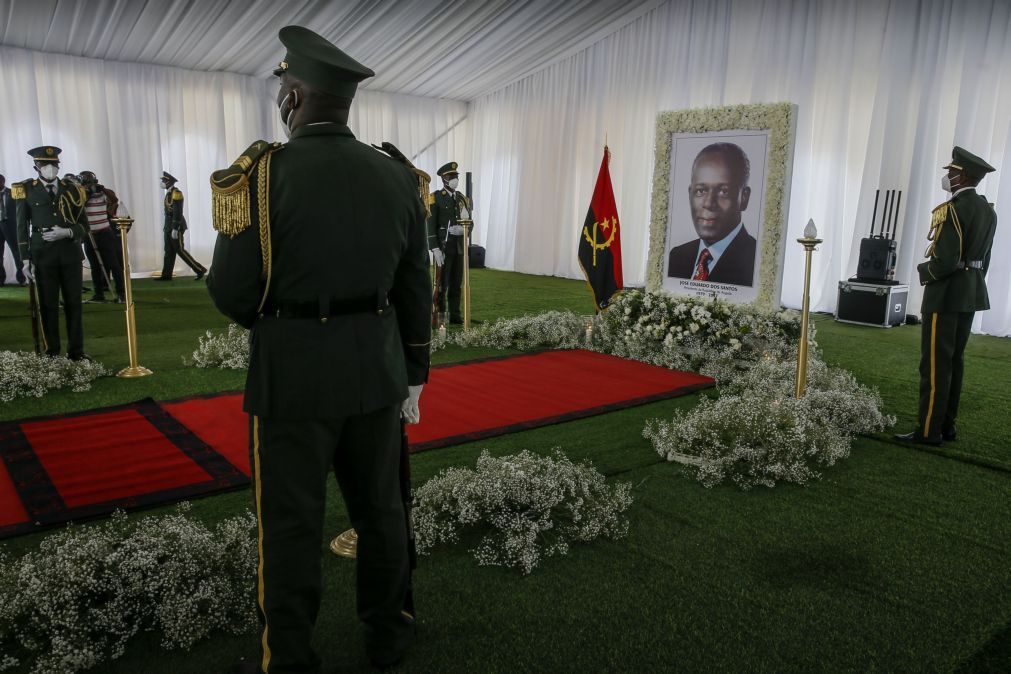 Corpo do antigo Presidente Eduardo dos Santos chega hoje a Luanda