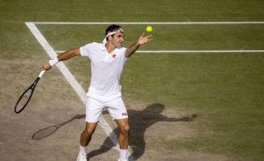 Roger Federer fora do 'ranking' do ténis mundial pela primeira vez em 25 anos