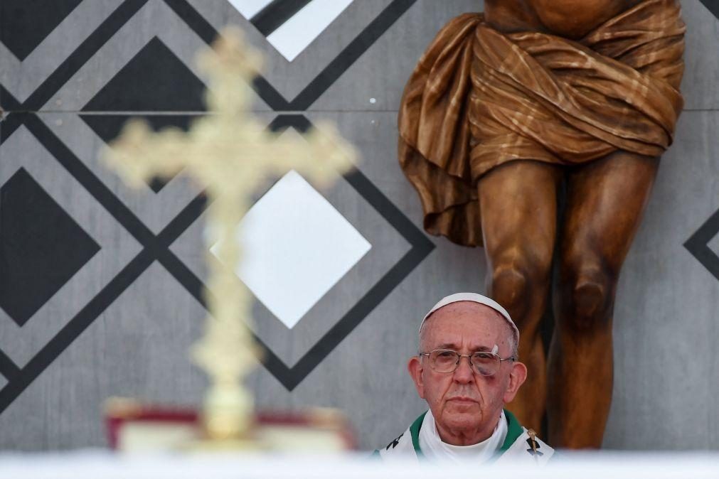 Papa diz que mundo está a viver uma III Guerra Mundial
