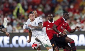 Manchester United, sem Ronaldo, goleia Liverpool na estreia de Darwin