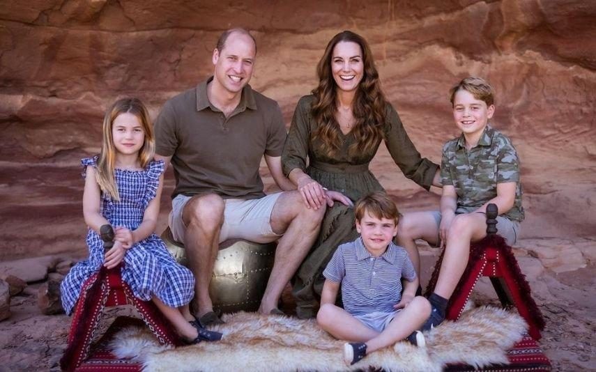 William e Kate já estão de férias. Duques viajam de helicóptero com os filhos