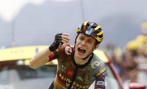 Vingegaard vence no Col du Granon e 'destrona' Pogacar no Tour