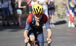 Pidcock estreia-se a vencer no Tour no Alpe d'Huez e Vingegaard mantém-se de amarelo