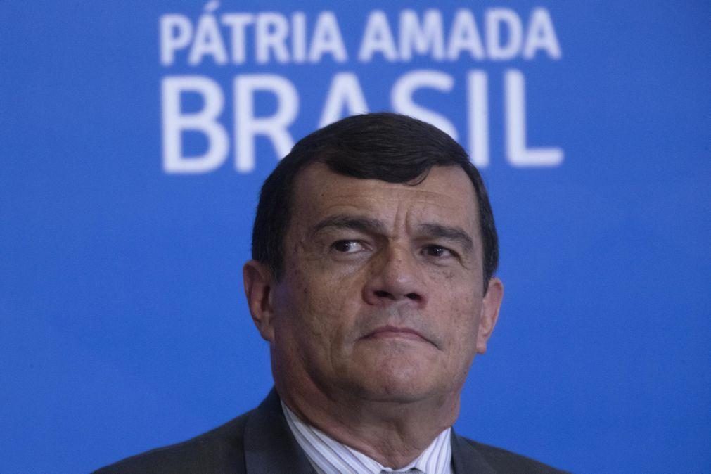 Ministro da Defesa brasileiro insiste no voto em papel nas eleições presidenciais
