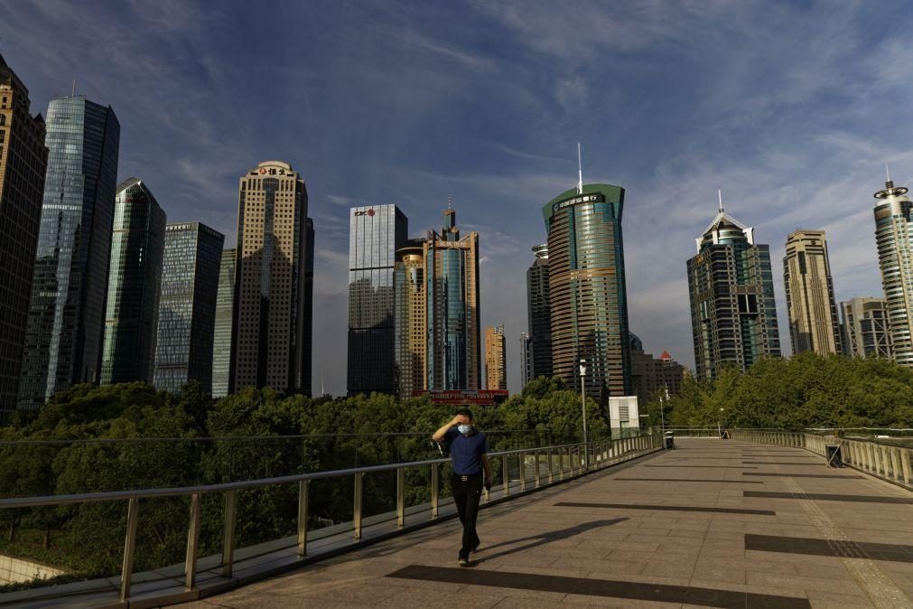 Economia chinesa cresce 0,4% no segundo trimestre, afetada por confinamentos
