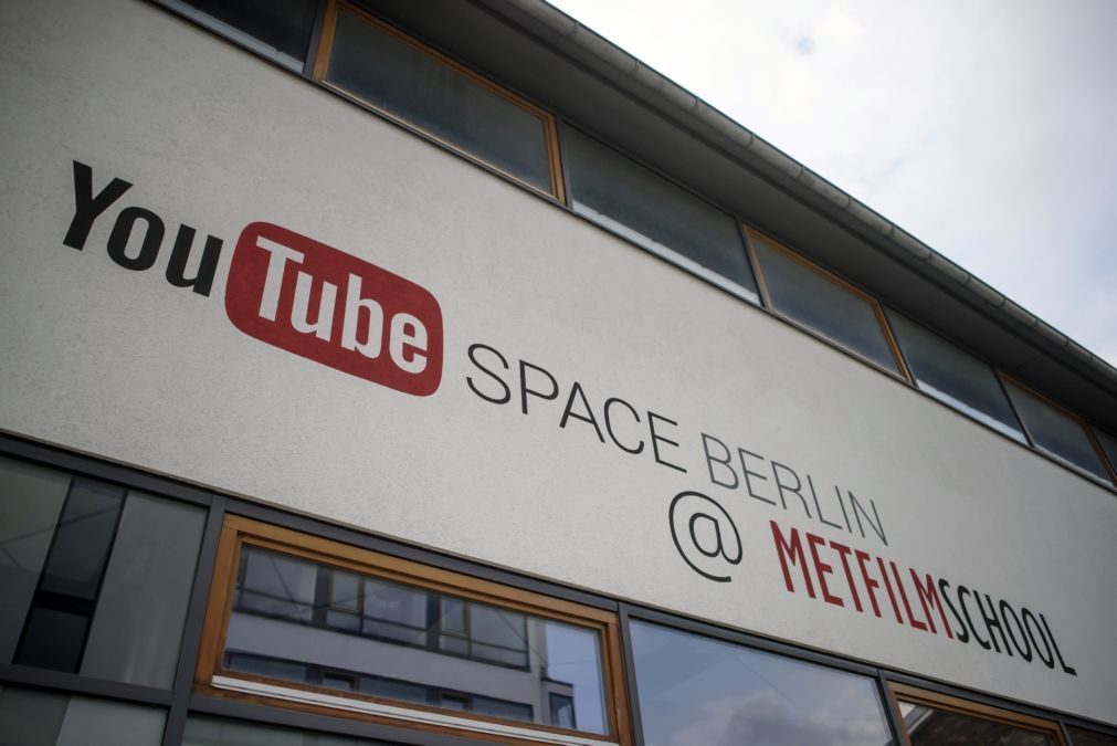 França vai taxar plataformas Netflix e Youtube para financiar cinema