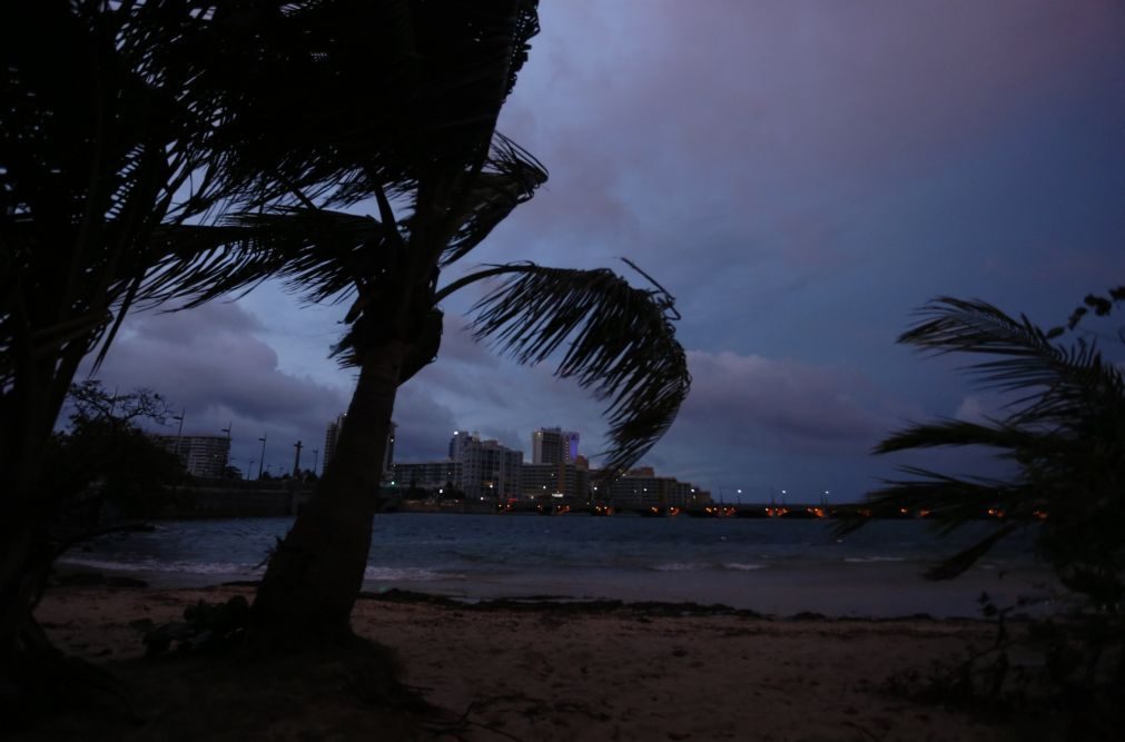 Furacão Maria chega a Porto Rico depois de ter castigado Dominica