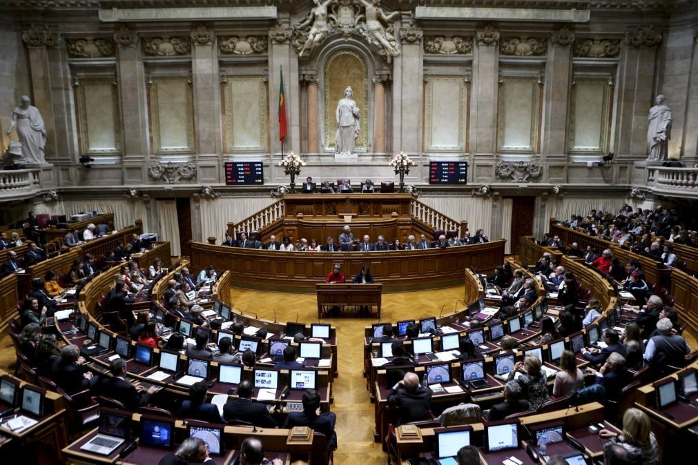 Parlamento aprova alterações à lei sobre figura de transmissão de estabelecimento