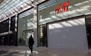Grupo de vestuário H&M decide sair da Rússia