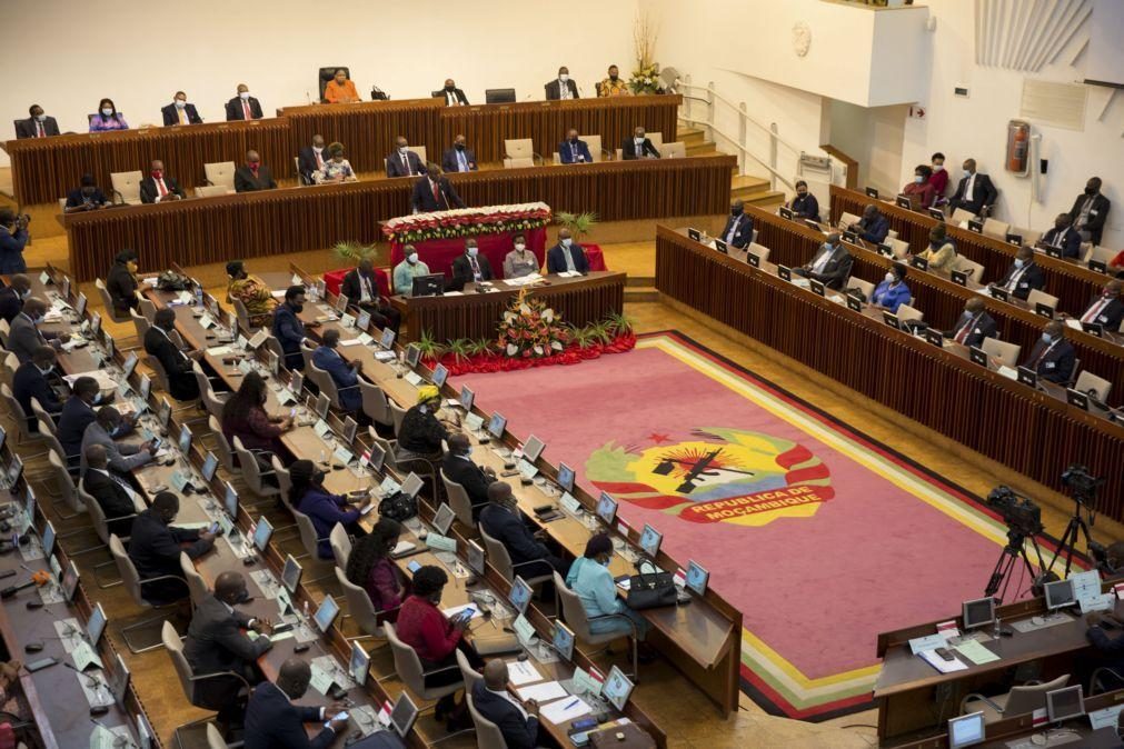 Governo moçambicano vai propor subida da idade de reforma para 65 anos na função pública