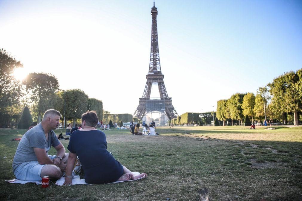 Onda de calor na Europa faz cair recordes de temperatura em França e Reino Unido