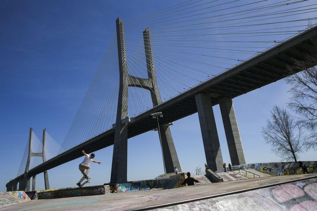 Trânsito cortado na Ponte Vasco da Gama na madrugada de sexta-feira