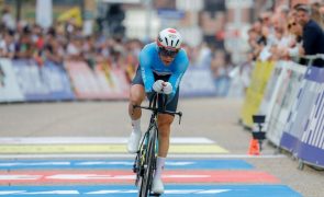 Houle 'fugiu' para o triunfo na 16.ª etapa, Vingegaard continua de amarelo no Tour