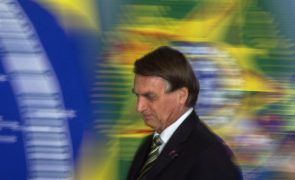 Oposição pede à Justiça que investigue Bolsonaro por ataque às eleições em encontro com embaixadores