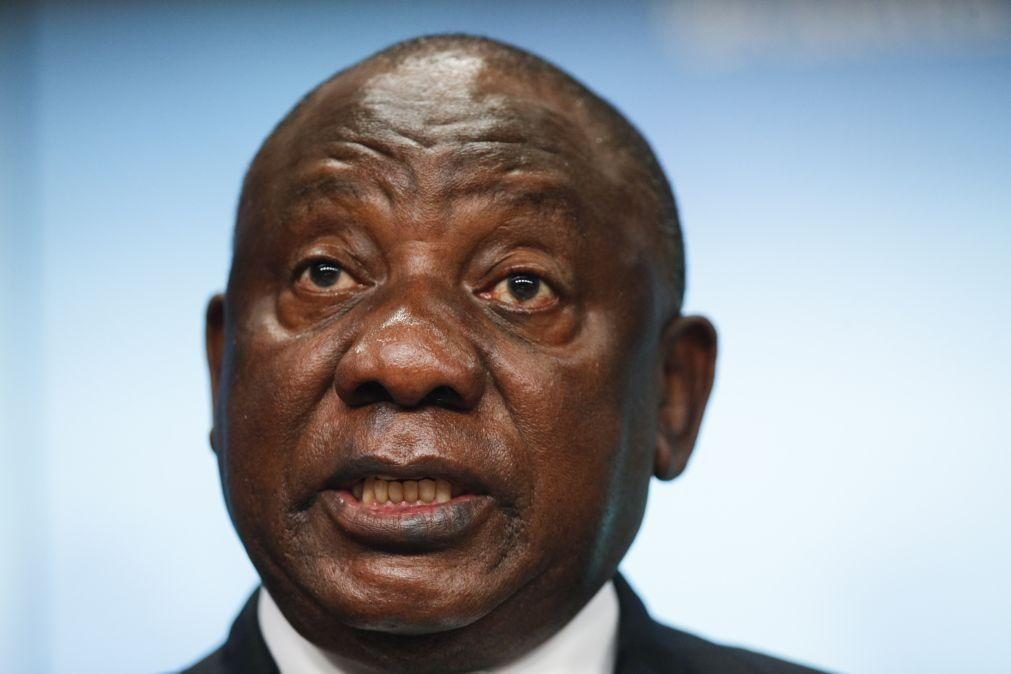 Presidente sul-africano vai ser intimado em investigação a assalto numa das suas propriedades
