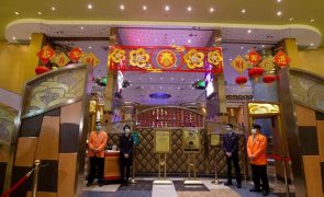 Covid-19: Macau reabre casinos e comércios, mas ainda com limitações ao funcionamento