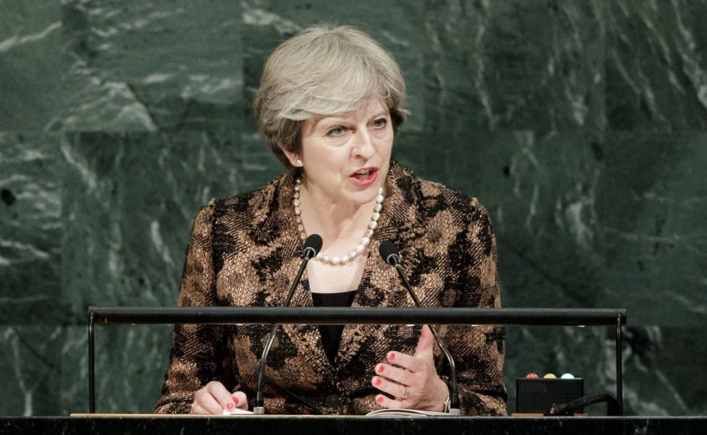 Theresa May propõe período de transição de dois anos após saída britânica