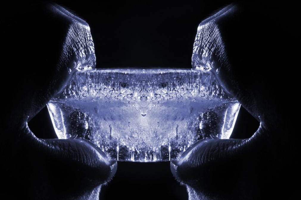 Descubra o que os cubos de gelo podem fazer pela sua vida sexual