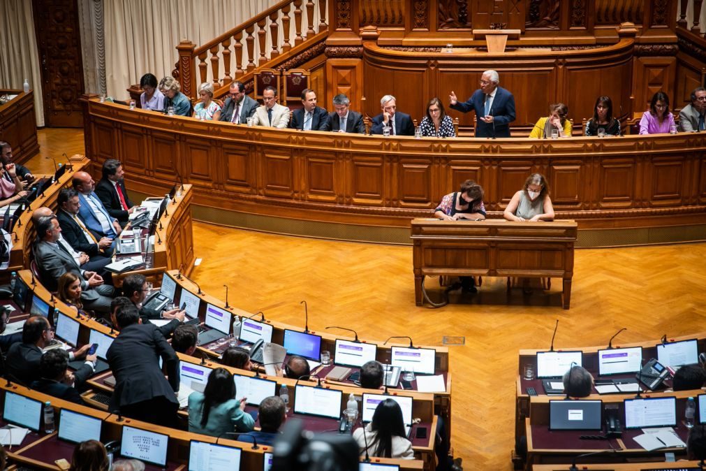 Parlamento aprova lei das comunicações eletrónicas