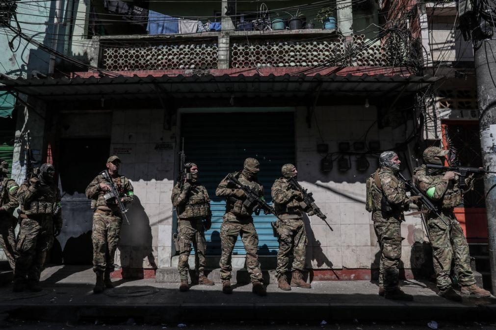 Operação policial mata 18 pessoas em favela do Rio de Janeiro