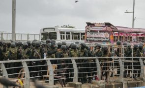 Manifestantes em protesto contra operação das autoridades no Sri Lanka