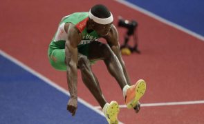 Atletismo/Mundiais: Pichardo salta para o ouro com Pereira à espreita