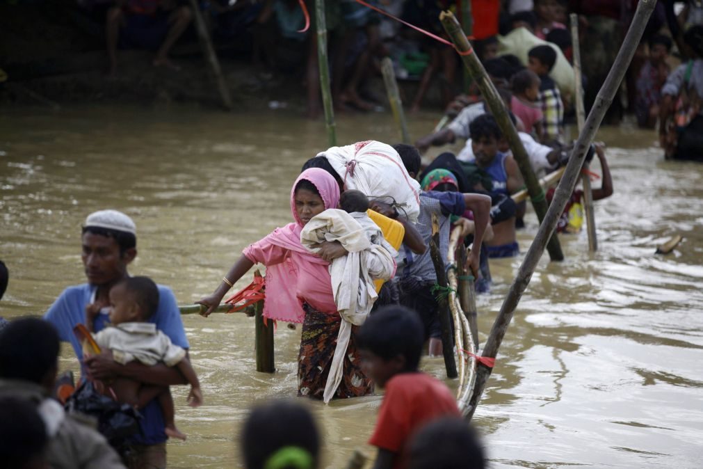 ONU estima que 470 mil refugiados rohingyas no Bangladesh precisam de abrigos