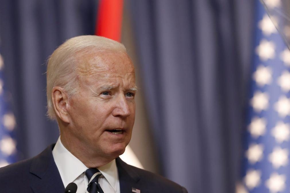 Covid-19: Presidente Joe Biden sente-se 