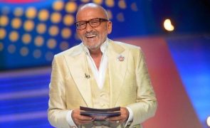 Manuel Luís Goucha oferece casaco a jovem do público de Uma Canção para Ti [vídeo]