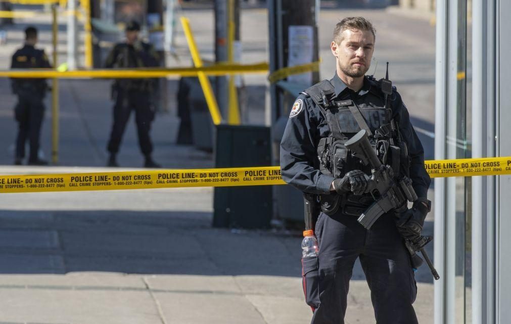 Atirador mata dois sem-abrigo e fere gravemente outros dois em ataque no Canadá