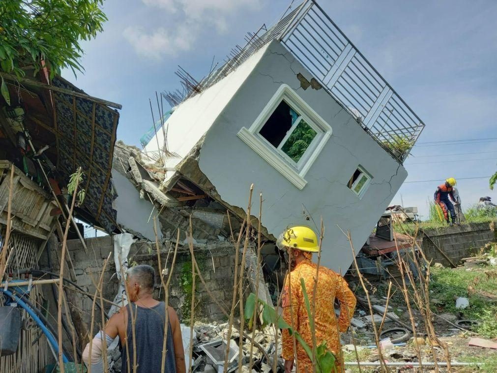 Pelo menos dois mortos e dezenas de feridos em sismo no norte das Filipinas
