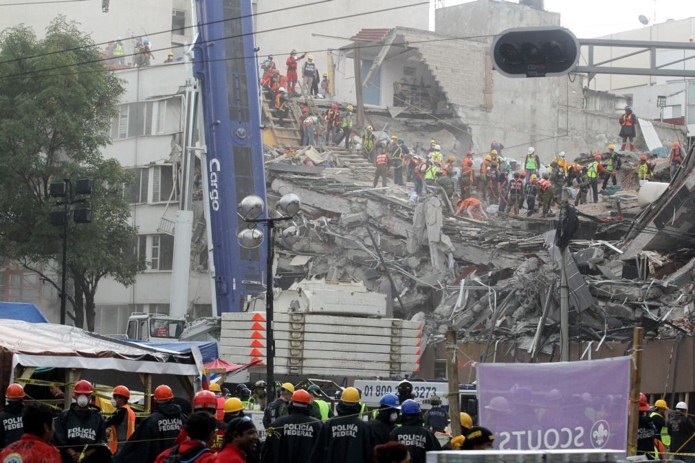 Novo balanço do sismo no México dá conta de 324 mortos
