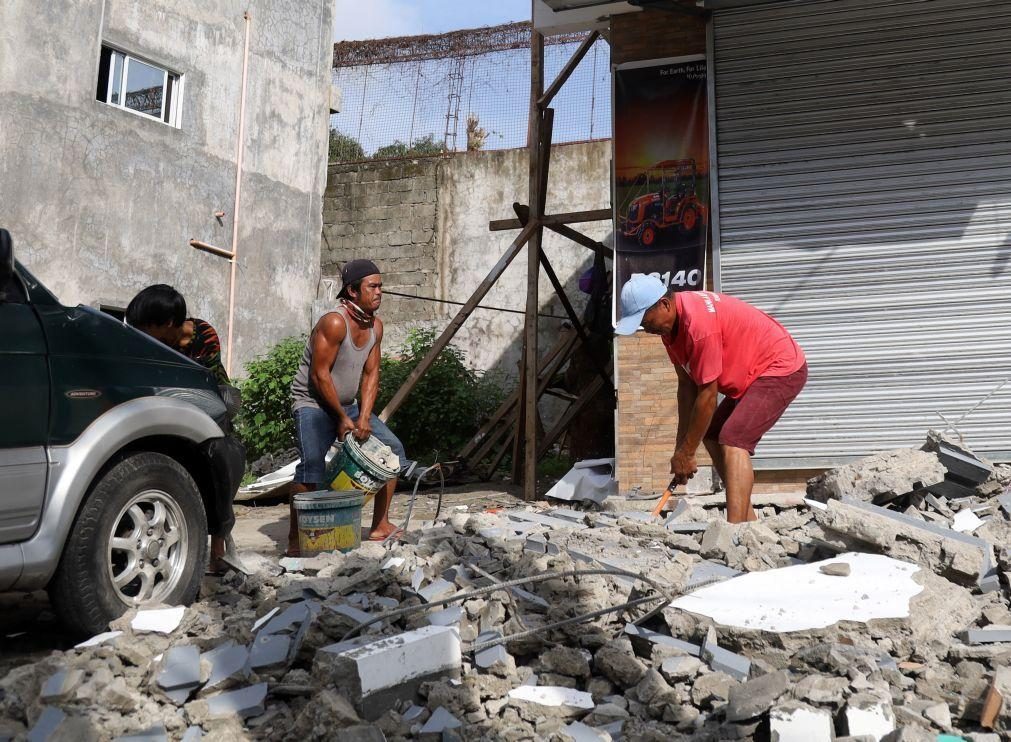 Sobe para dez número de mortos na sequência de terramoto nas Filipinas