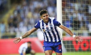 Evanilson sofre contratura muscular no glúteo direito e falha treino do FC Porto