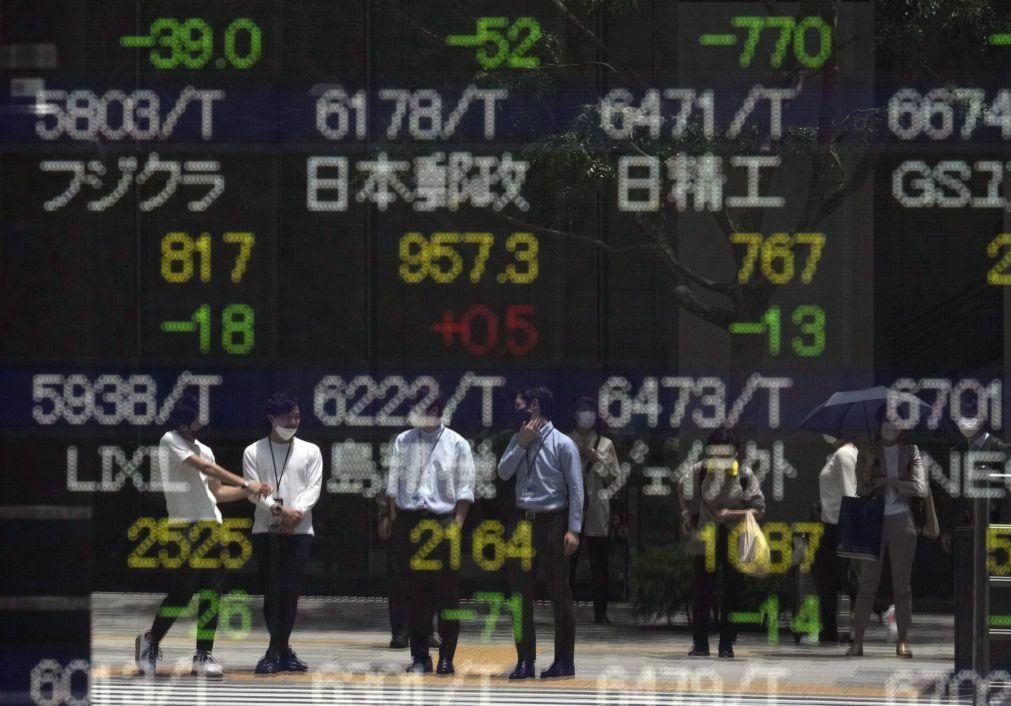 Bolsa de Tóquio fecha a perder 1,42%