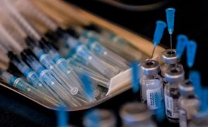 Bruxelas assina contrato para UE ter até 250 milhões de doses de vacinas da Hipra contra a covid-19