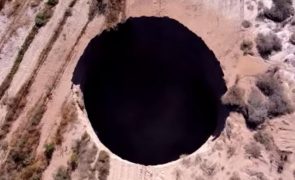 Buraco misterioso e gigante aparece no Atacama e assusta população