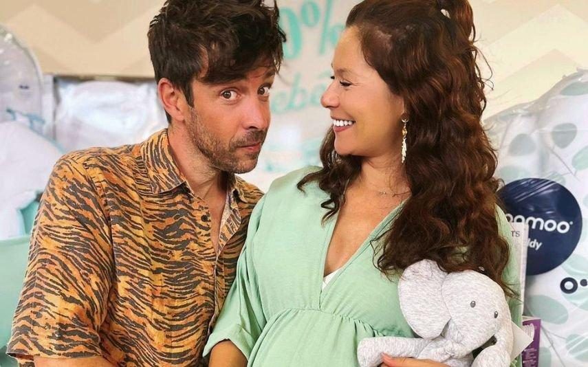 Paulo Vintém encanta com primeira foto do rosto da filha recém-nascida: 