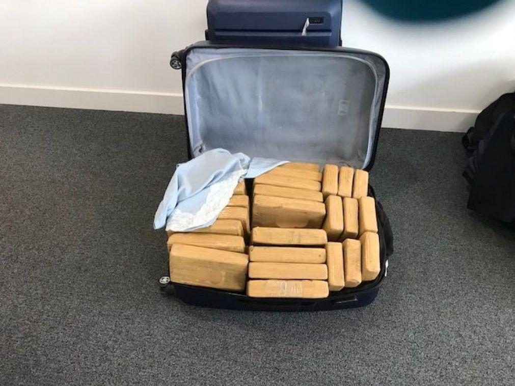 Mala com 25 kg de cocaína apreendida no aeroporto de Lisboa