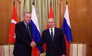Presidente russo agradece à Turquia pelo acordo que permitiu retomar exportação de cereais