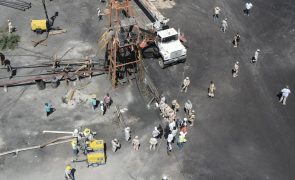 Presidente mexicano pede a equipas de resgate de mineiros que 
