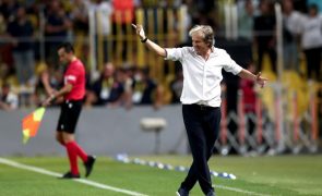 Fenerbahçe, de Jorge Jesus, estreia-se com empate na Liga turca