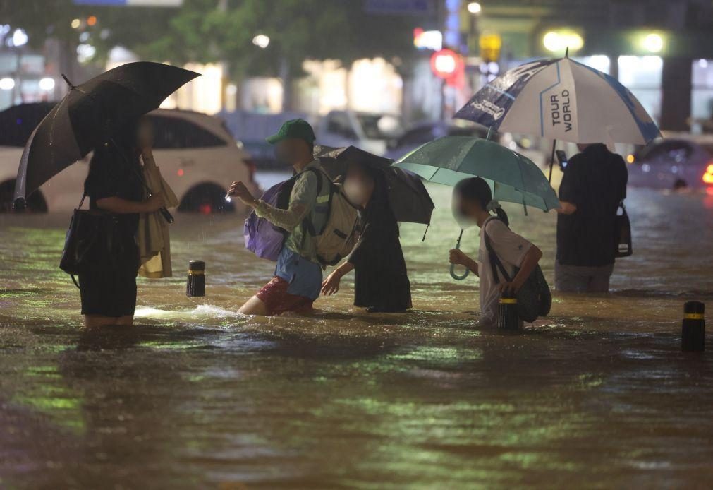 Sete mortos e seis desaparecidos em Seul devido às chuvas mais fortes em 80 anos