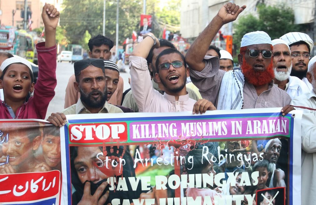 480 mil rohingya fugiram para o Bangladesh num mês
